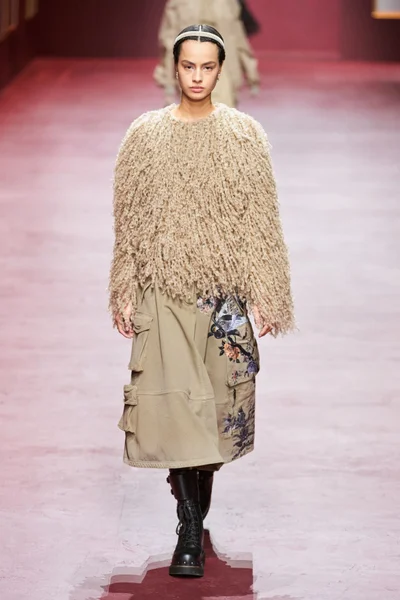 Look 30